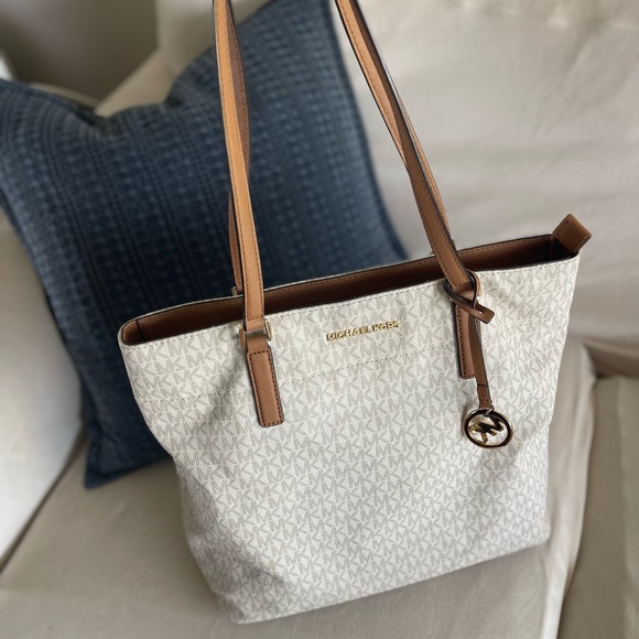 Michael Kors Original Vanilla Tote - Picture 3 of 12